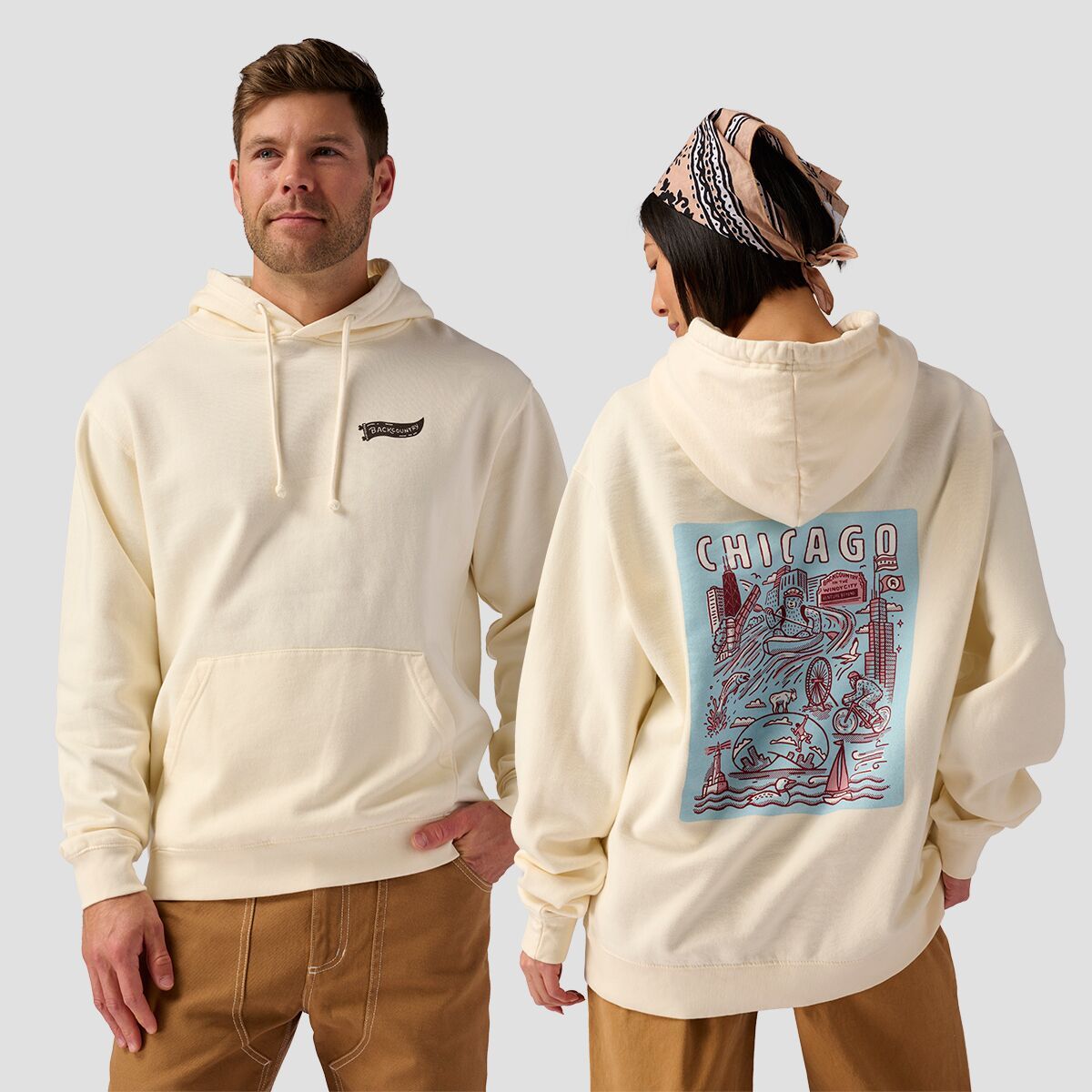 (取寄) バックカントリー シカゴ ポスター ブーディ Backcountry Chicago Poster Hoodie Vintage White Backcountry Chicago Poster Hoodie - Clothing