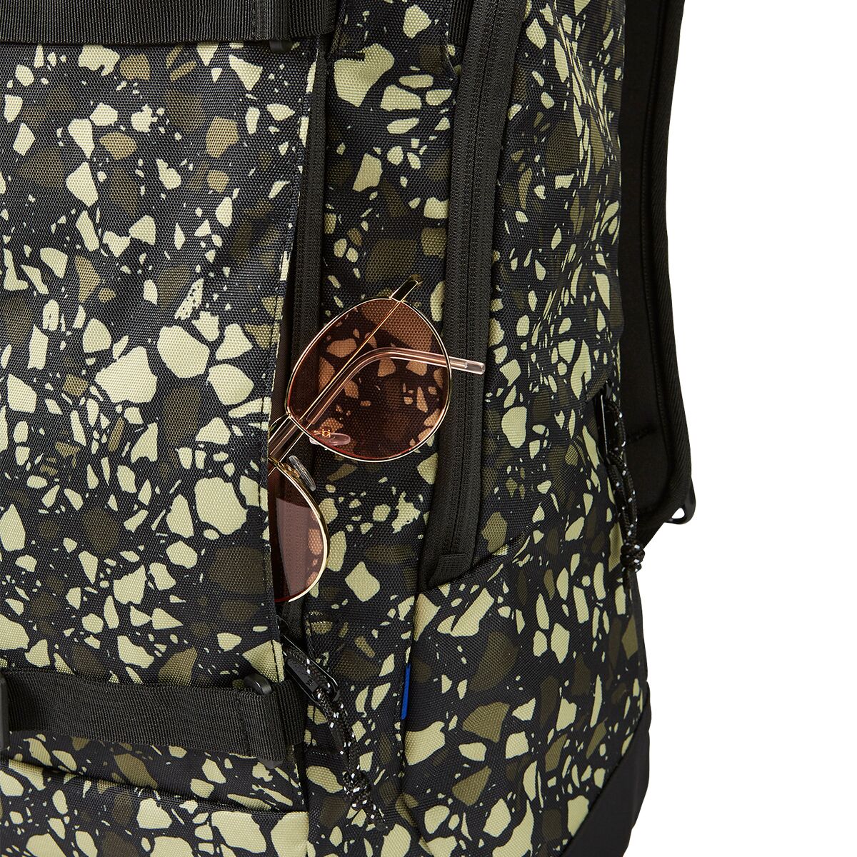 Burton Kilo 27L Mochila Black Floral Women\'s Backpack              M601 Burton Kilo 2.0 27L Backpack | Bags & Packs | Burton.com  main image 4