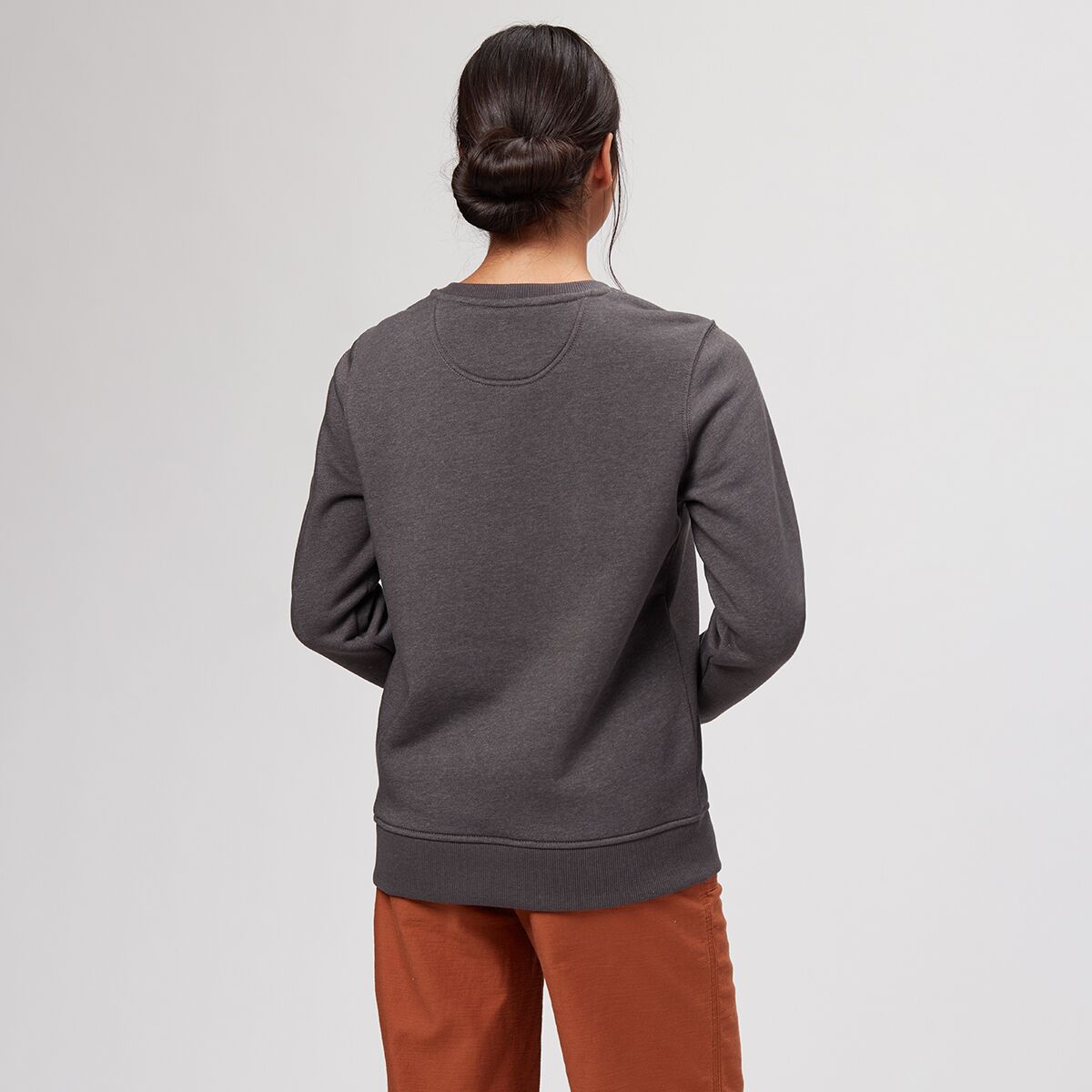Carhartt clarksburg hotsell crewneck pocket sweatshirt