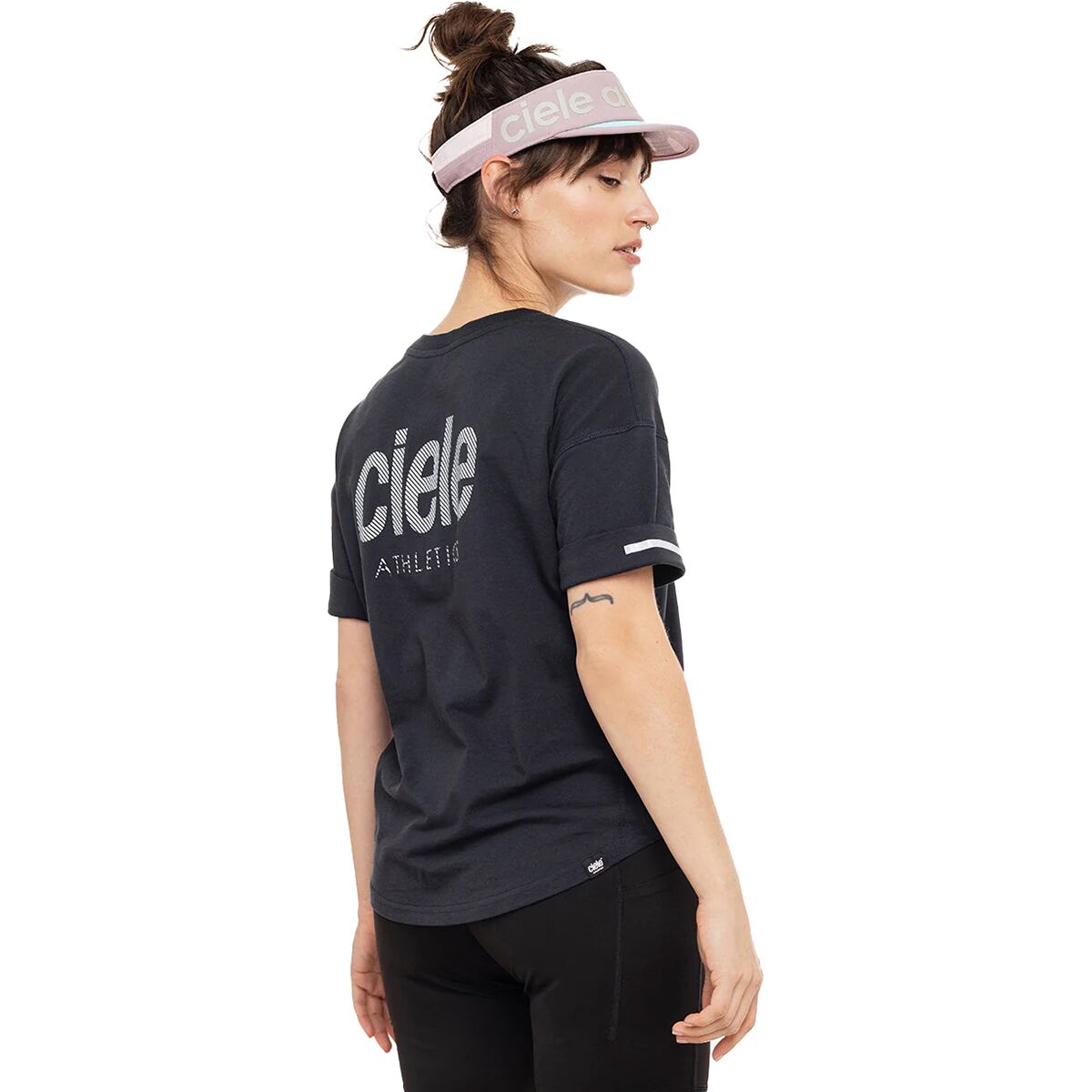 (取寄) シエルアスレティックス レディース NSBTシャツ - ピーシーズ - ウィメンズ Ciele Athletics women NSBTShirt - Pieces - Women's Ironlight Ciele Athletics WNSBTShirt - Accent V - Alpinistas