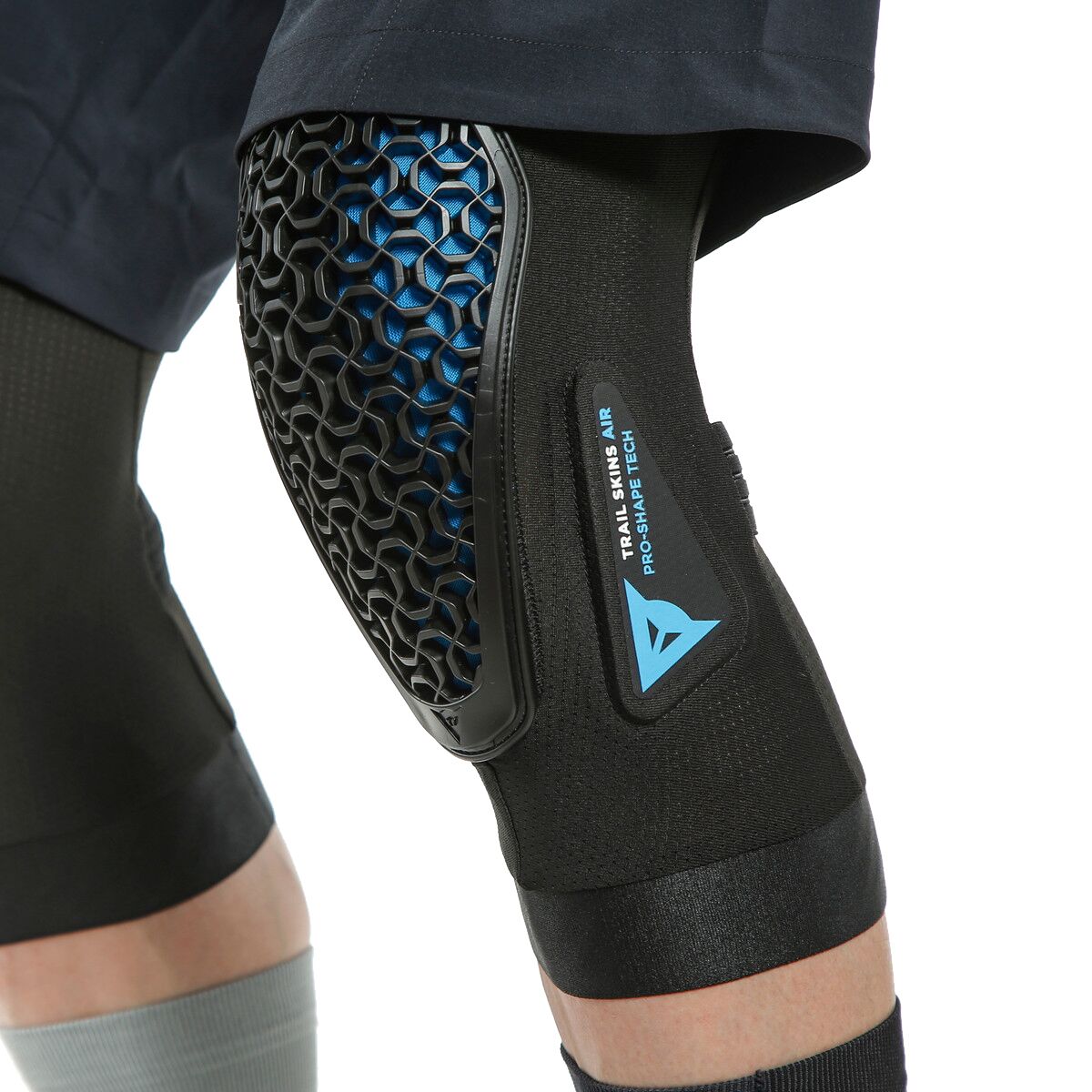 Dainese Knee v. Cyber Knee Protection. Air skin