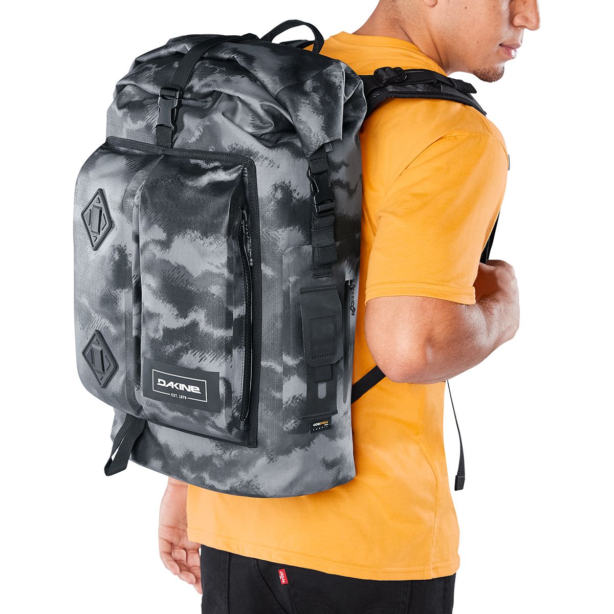 dakine cyclone dry pack