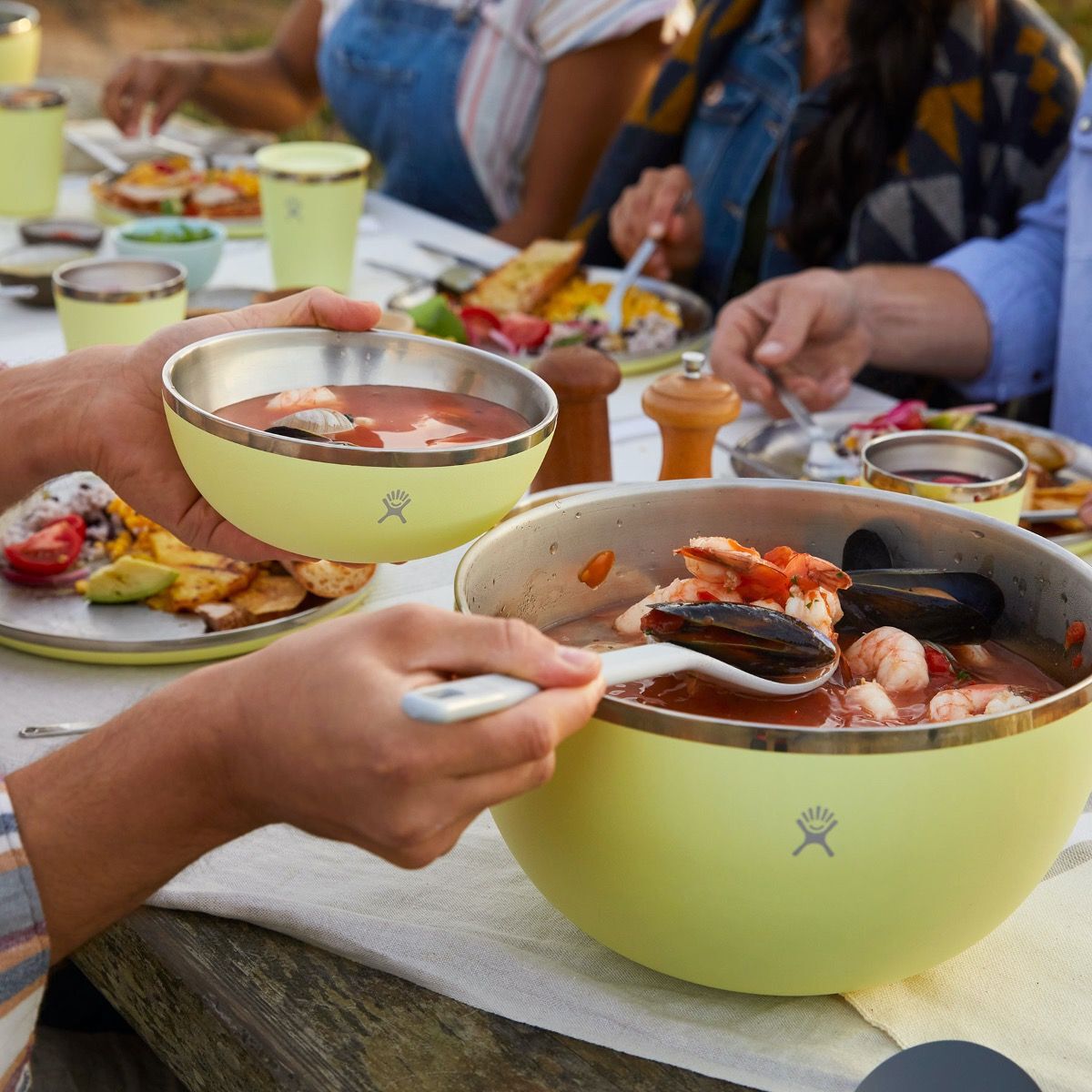 5 qt Insulated Serving Bowl with Lid