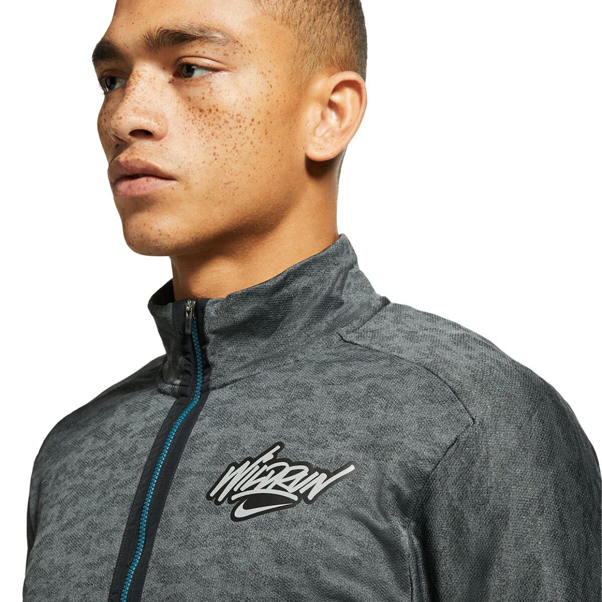 nike men's wild run element hooded half zip top
