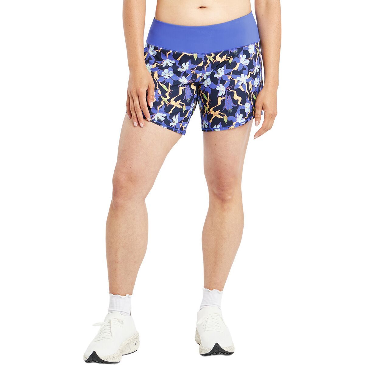 Image of Oiselle Roga Printed 6in Short - Women's Ink Blue Aquila Bloom, 2