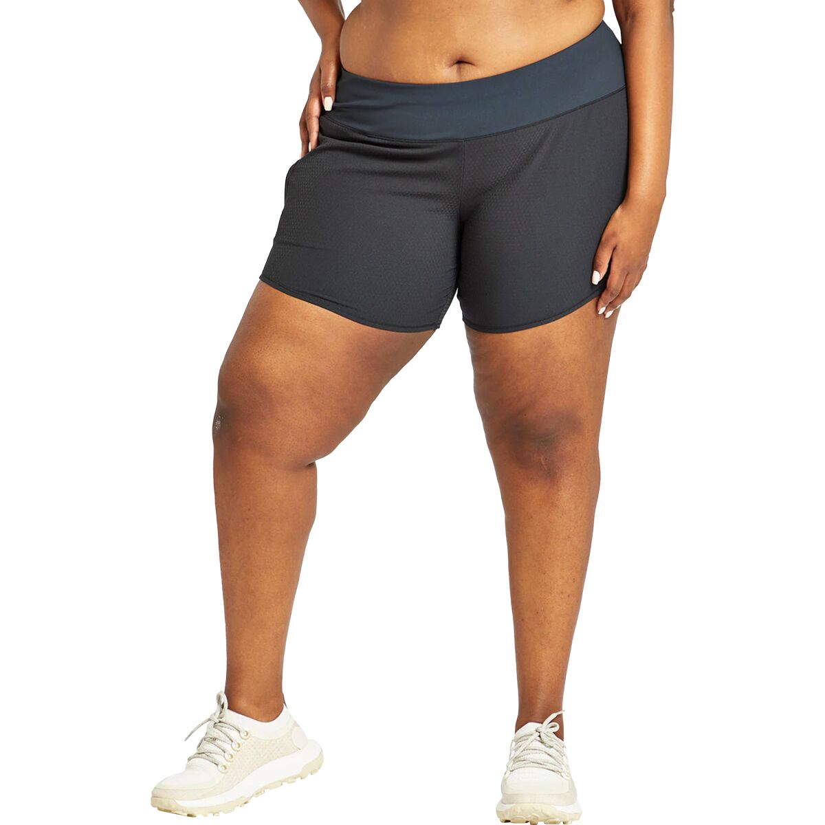 Image of Oiselle Roga Solid 6in Short - Women's Black, 4