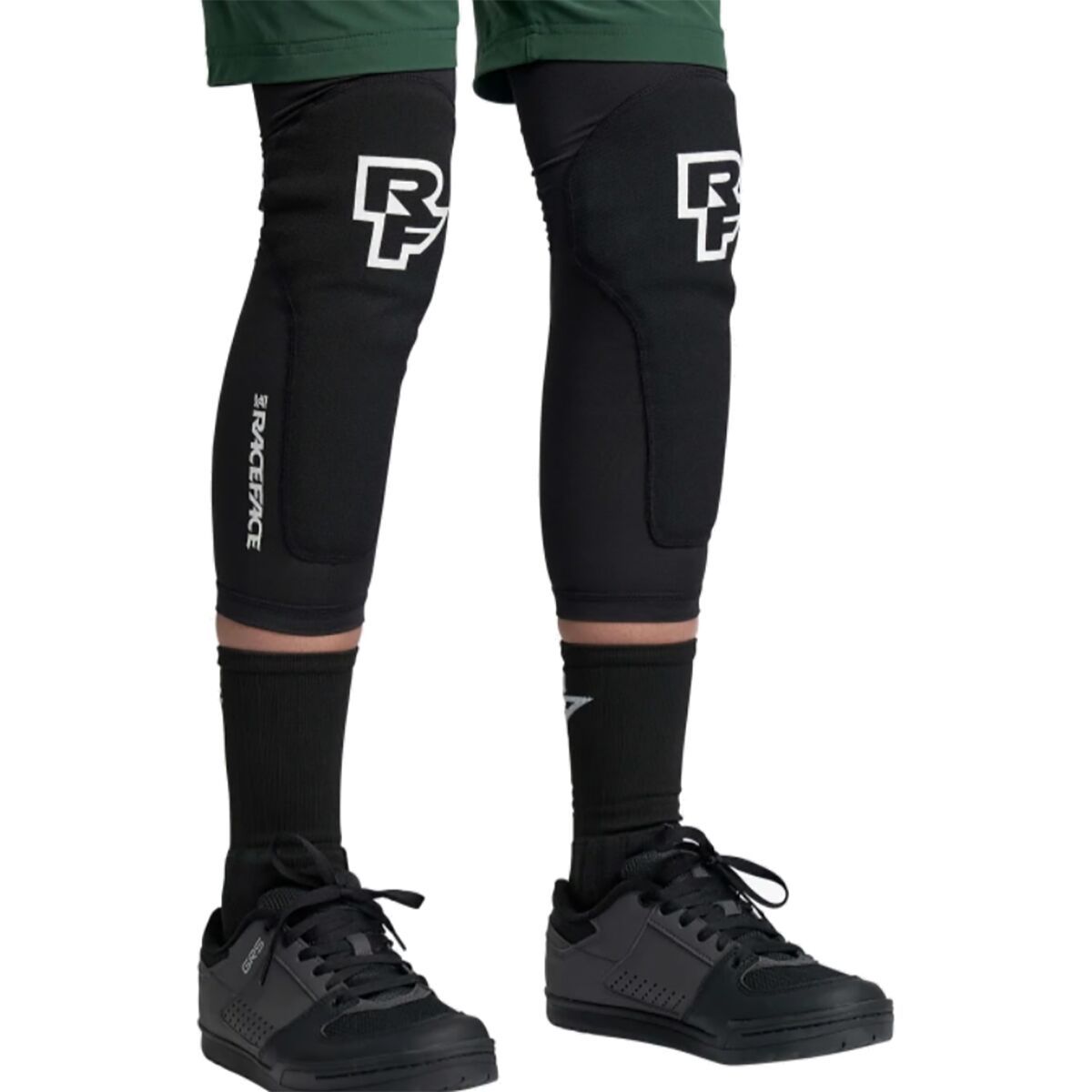 Race Face Charge Knee Pad Stealth, L