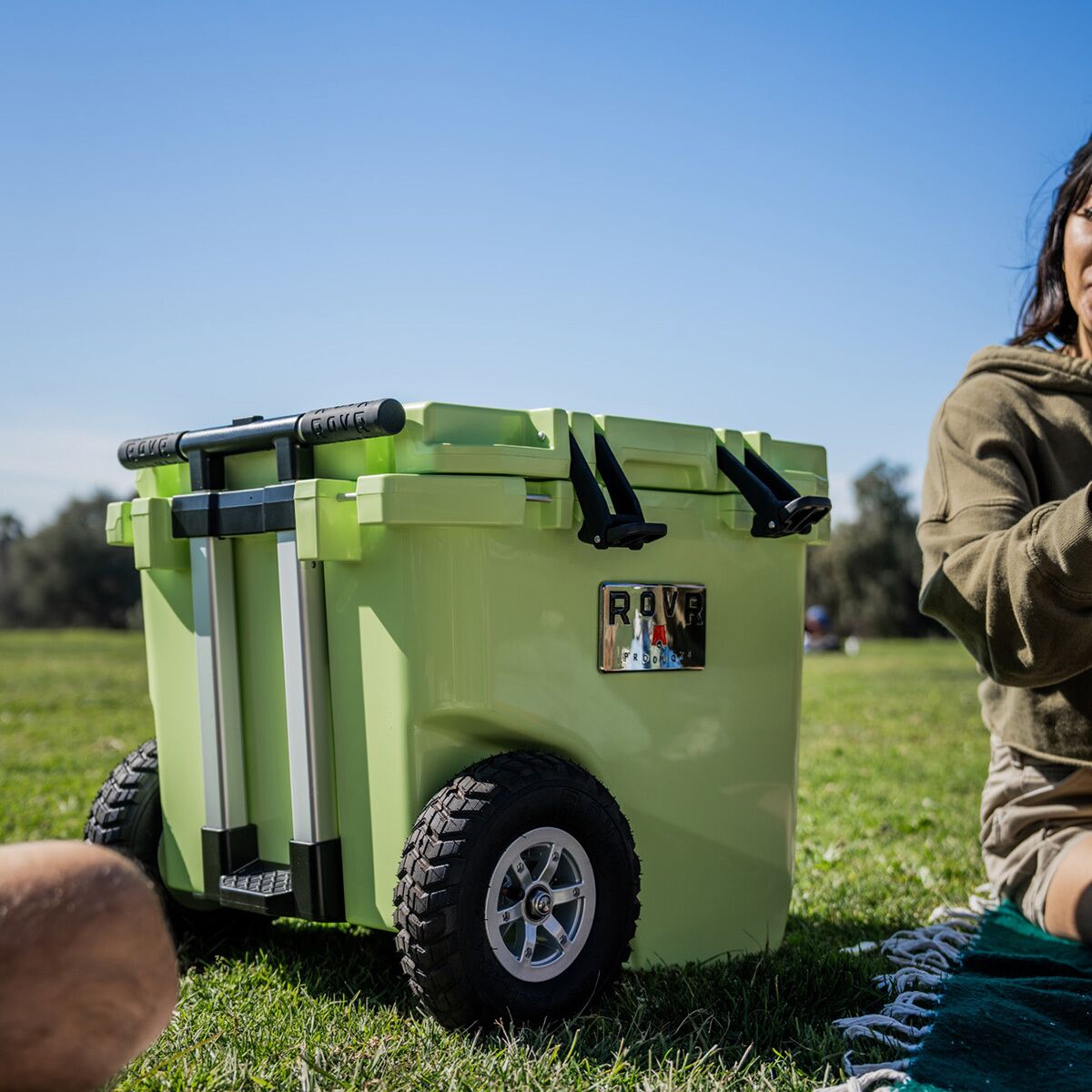 RovR RollR 45qt Wheeled Cooler + Telescopic Handle