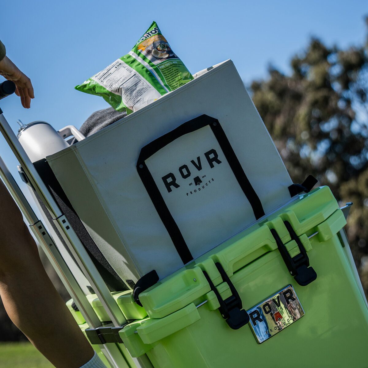 RovR RollR 45qt Wheeled Cooler + Telescopic Handle