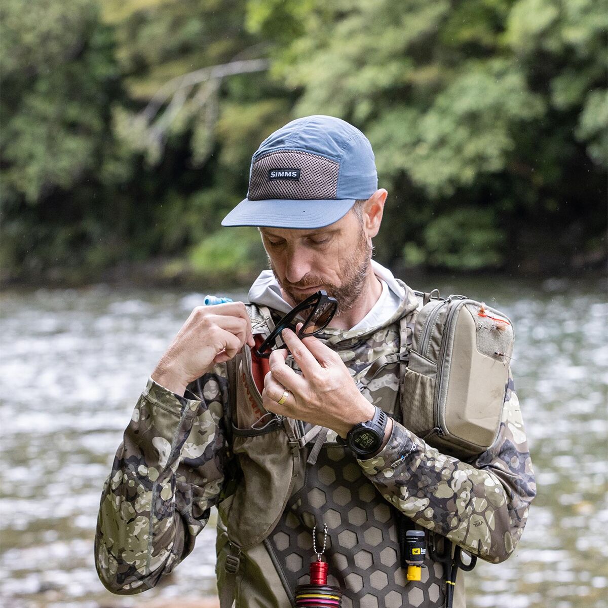 simms flyweight vest pack