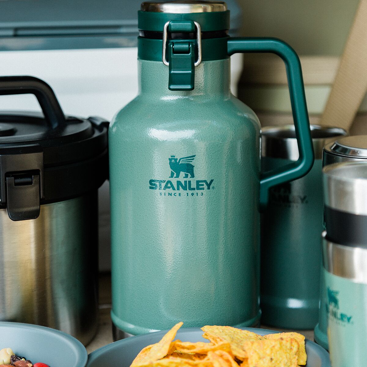 Stanley Classic Easy-Pour Growler - Water Bottles