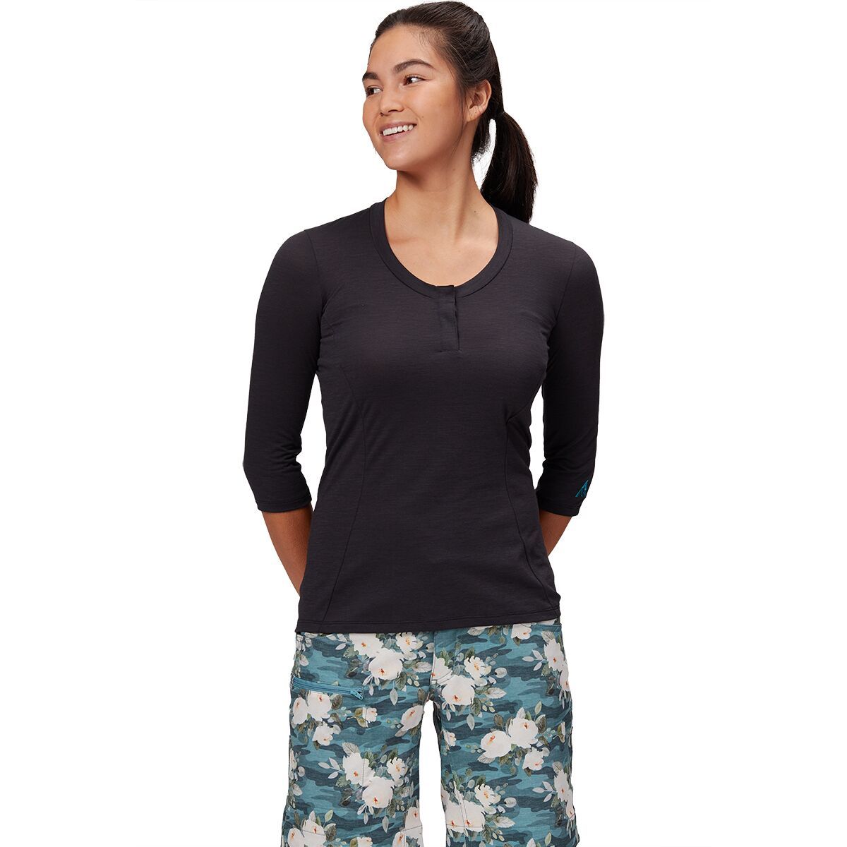 Image of 7mesh Industries Desperado Henley Jersey - Women's Black, XS