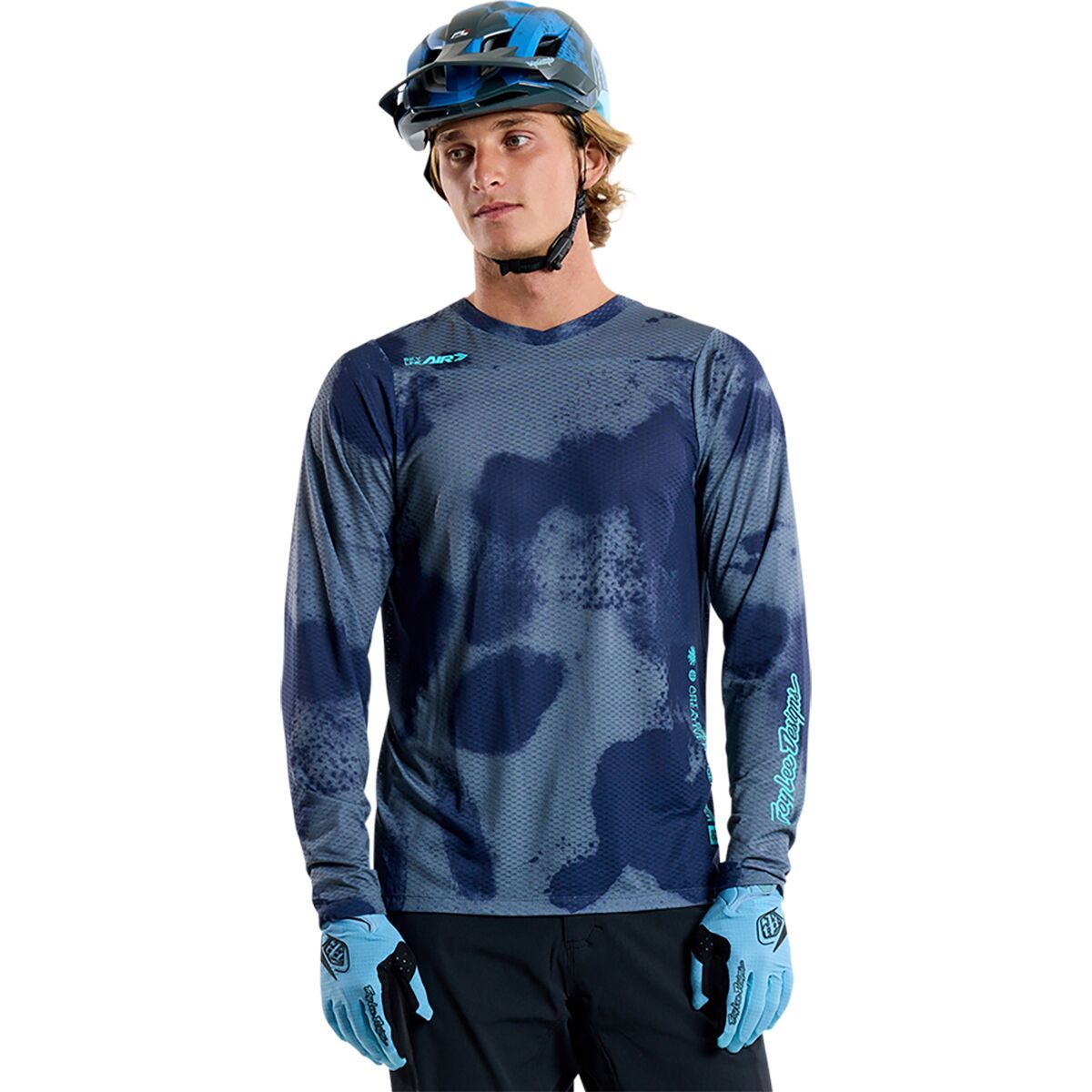 Трой Ли создает воздушную майку Skyline с длинным рукавом - Мужская 12290₽