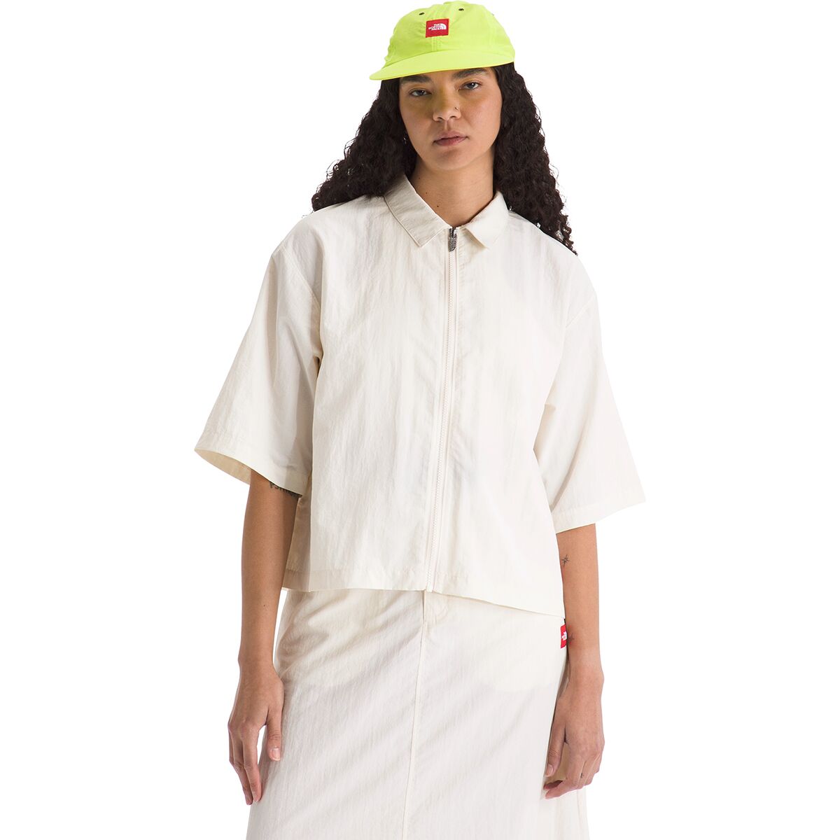 Image of The North Face TNF Red Box Nylon Short-Sleeve Shirt - Women's White Dune, M