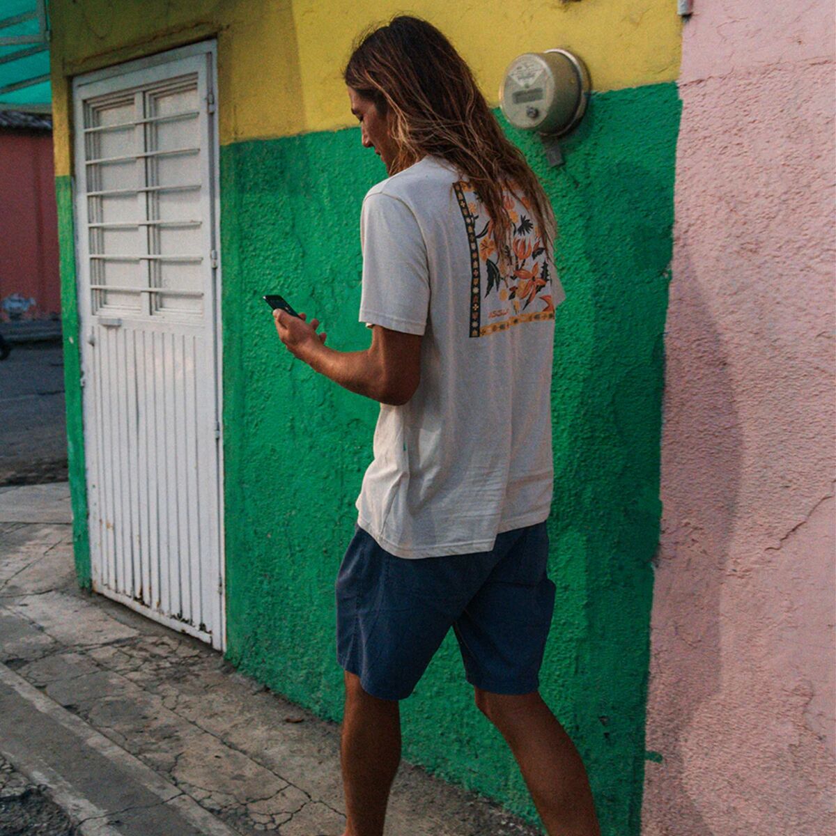 VISSLA☆HIBISCUS HAZE ORGANIC TEE バックプリント 半袖Tシャツ Vissla Hibiscus Haze Organic T-Shirt - Men's - Clothing