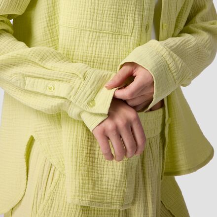 (取寄) バックカントリー レディース コットン ガーゼ ロング-スローブ ボタンダウン - ウィメンズ Backcountry women Cotton Gauze Long-Sleeve Button-Down - Women's Black Backcountry Cotton Gauze Long-Sleeve Button-Down - Women's - Clothing