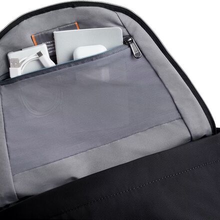 ベルロイ Classic Backpack Compact 16L Bellroy Classic Compact Backpack Review — Sleek Design Meets