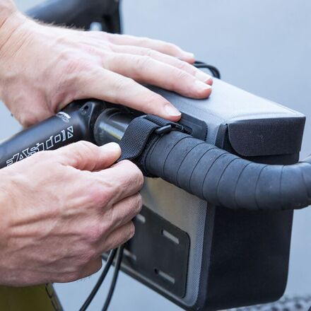 (取寄) ブラックバーン アウトポスト エリート ヒッチハイカー HB バッグ Blackburn Outpost Elite Hitchhiker HB Bag Black Blackburn Outpost Elite Hitchhiker HB Bag - Bike