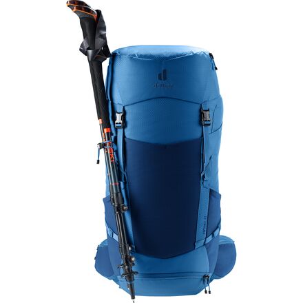 deuter 32l backpack Futura 32 Hiking loader style pack features multiple compartments including a dedicated section for damp clothing Deuter Futura 32L Black Men's