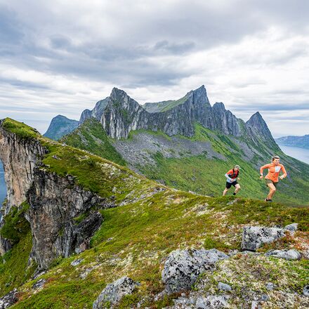 新品未使用タグあり　enof city trail vest エクリュ enof/city trail vest エクリュ