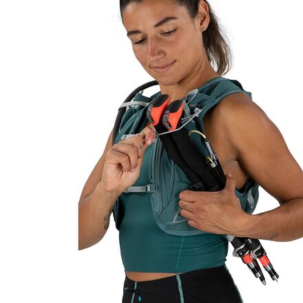 osprey hydration pack women's waist Savu 5L Biking for Men & Women Dual zippered hipbelt pockets Osprey Packs Mira 22L Backpack