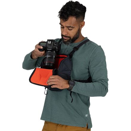backpacking osprey dslr Camera PhotoLid, Charcoal Grey : Electronics A protective camera chest rig for photographers who need fast access and stable carry on UK walks Best Camera Gear for Hiking