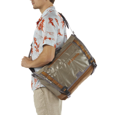 バッグ patagonia Black Hole Messenger 22L FLGN Discontinued Color Flgn Patagonia Black Hole Messenger 22L