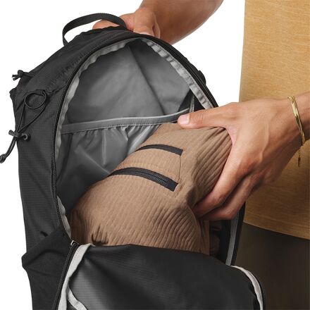 Salomon Trailblazer 30L Hydration Pack - Hike & Camp