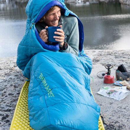 Therm-a-Rest Space Cowboy Sleeping Bag: 45F Synthetic - Hike & Camp