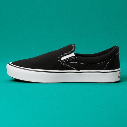 white vans comfycush slip on